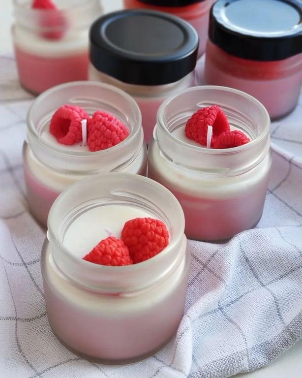 Аромасвеча с малиной — доставка в Иркутске (FanFlowers) Аромасвеча с малиной — доставка в Иркутске (FanFlowers)